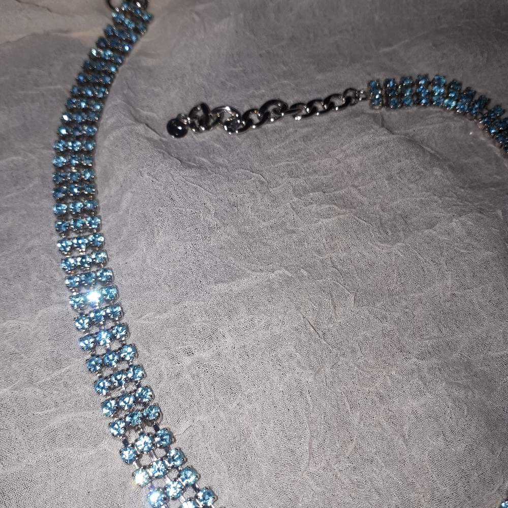 Jewelry - Picture 3 of 4